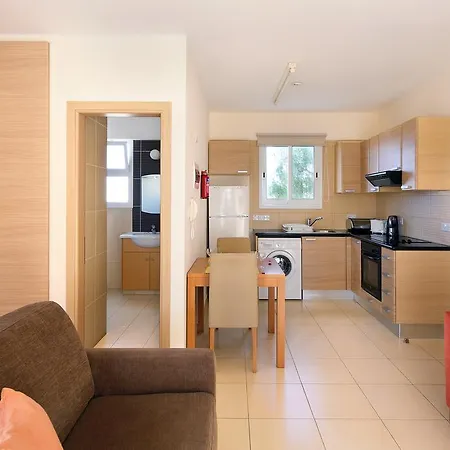 Adamou Gardens Apartmán *