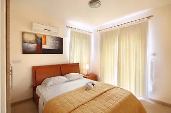 Adamou Gardens Apartmán *