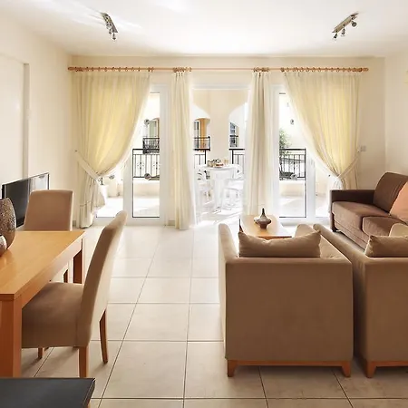 Adamou Gardens アパート *